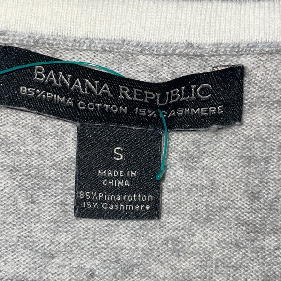 •BANANA REPUBLIC•LIGHT GRAY COTTON & CASHMERE VNECK BUTTON UP SWEATER SIZE SMALL - Picture 4 of 8